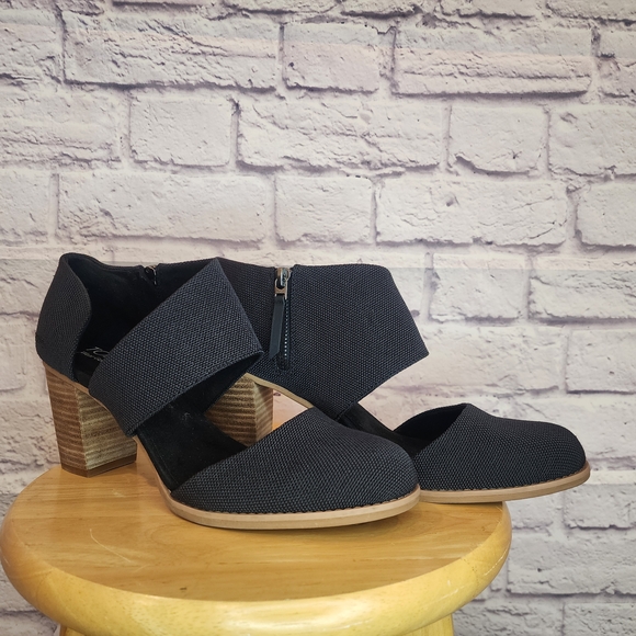 Toms Shoes - Toms Milan Black Closed Toe and Heel with Crossover Strap, Brown
Heel, Size 10